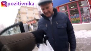 РАЗДАЕМ ЕДУ ПЕНСИОНЕРАМ И ПОДНИМАЕМ НАСТРОЕНИЕ