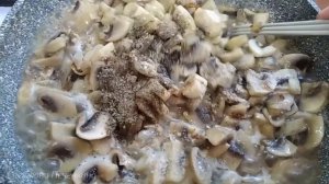 ШАМПИНЬОНЫ в сметане. Рецепт/Agarikoj en acidkremo/Champignons in sour cream/Herkkusieniä smetanass