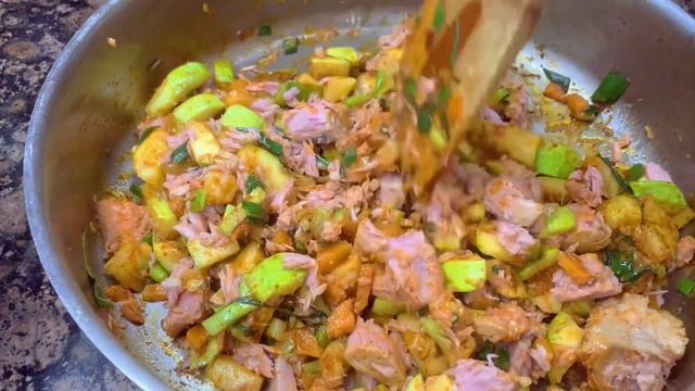 CANNED TUNA MAKES THE PERFECT MEAL смотреть онлайн