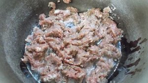 Тушеная картошка с мясным фаршем в казане