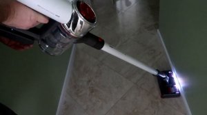 Обзор RedRoad V17: вертикальный беспроводной пылесос с турбощеткой и полным комплектом насадок