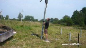 Установка оцинкованной винтовой сваи.