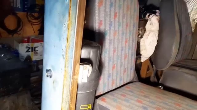 Самодельный минитрактор переломка, на укороченных Волговских мостах. Пашет 4 корпусами.