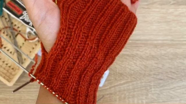 Мастер класс митенки спицами для начинающих резинкой 2х2 (самым простым способом)