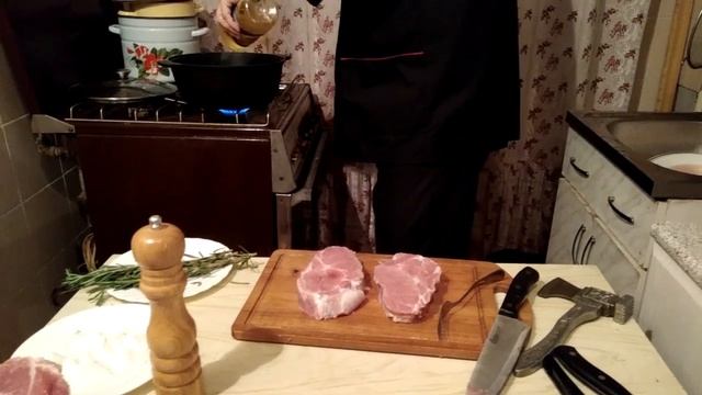 Как пожарить вкусный стейк из свиной шей дома.Повар покажет и расскажет.