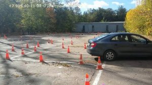 Учебная площадка.  Заезд в бокс слева .