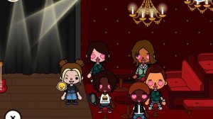 Милана Хаметова ( красная помада )