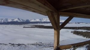 Поездка в апреле в дом в Курайской степи. Часть 3/4. Подъём на холм с триангуляционной вышкой.