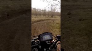 ребенок 11 лет на квадроцикле по трассе