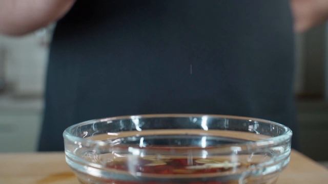 Салат с мясом мидий в пикантной соевой заправке смотреть онлайн