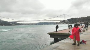 В декабре идёт луфарь! Стамбул. Рыбалка в Босфорском проливе