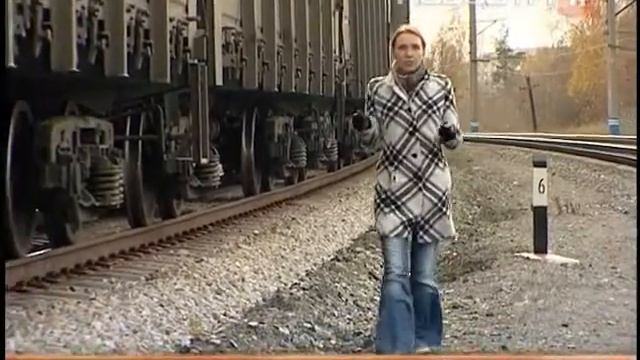 Рельсы и шпалы показались двум школьницам лучшим... смотреть онлайн