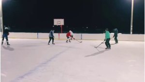 В хоккей играют . . .