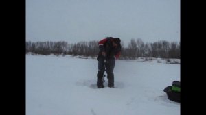 Тестируем шуруповёрт на ледобуре 130 мм.