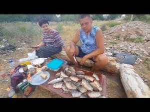 Мариупольцы в Астрахани на рыбалке - Жарим карасей на костре