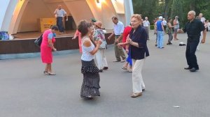 Какими раньше были мы такими и остались Танцы в парке Горького Харьков Август 2021