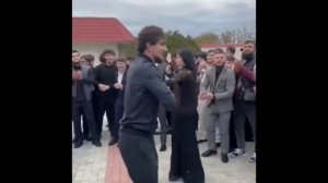 Поп Мма бойцы танцуют лезгинку ( Ganaga -что тут потеряла ты remix версия ) ?