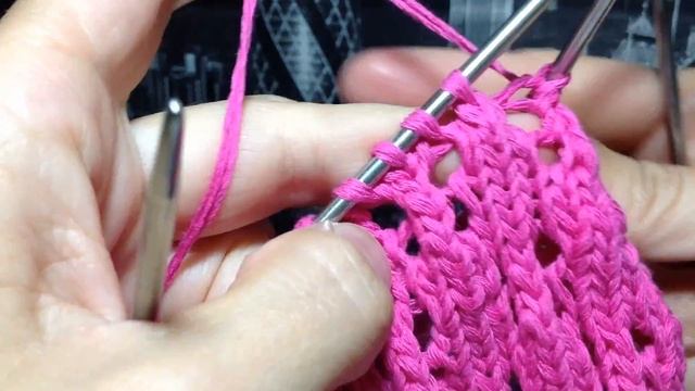 Детская ажурная шапка спицами для девочки с бантом
