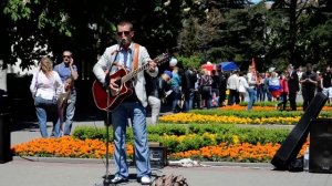 Поет как Розенбаум