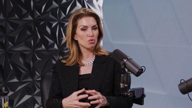 Elena Cardone: How They Became THE CARDONES (Building Billions) смотреть онлайн