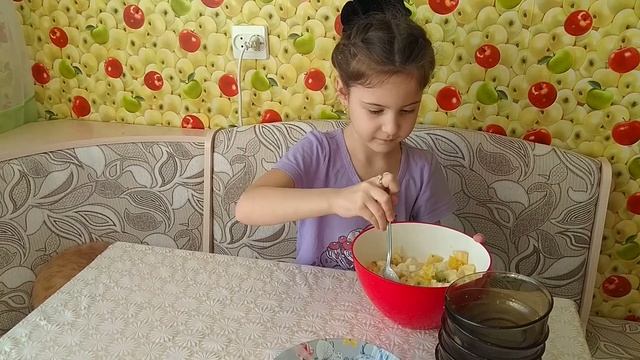 Фруктовый салат с мороженым смотреть онлайн