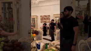 Цыгане празднуют дома