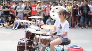 Барабанщица от бога.