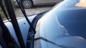 Как убрать лёд с лобового стекла  автомобиля.?