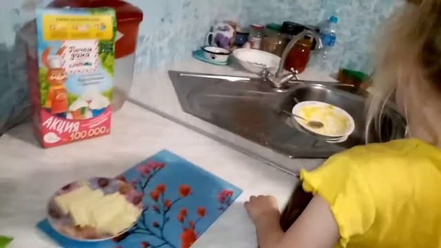 #печемдома дети сами сделали кексы разноцветные