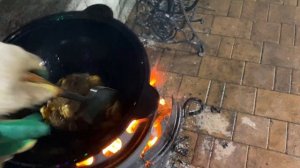 Подготовка и прокалка нового казана + Свиные рёбрышки на казане. Как подготовить новый казан.