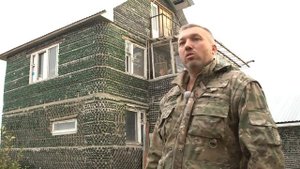 Умелец из Волгоградской области построил дом-термос из бутылок