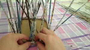 САЛФЕТНИЦА из газетных трубочек.Мастер-класс