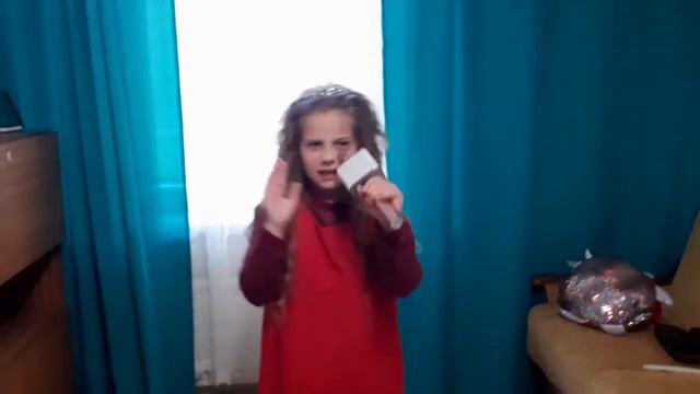 СНИМАЕМ ДОМАШНЕЕ ВИДЕО. ОДНА ДОМА - КОРОЛЕВА ДОМА. ПЕРВЫЕ ВИДЕО #FamilyMinka