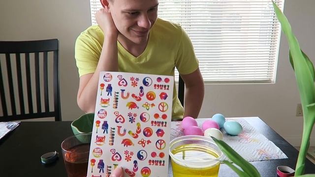 КРАСИМ ЯЙЦА НА ПАСХУ! смотреть онлайн