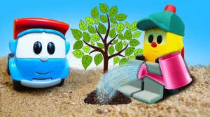 Грузовичок Лева строит домик и сажает дерево! Видео для детей и видео для малышей Песочница