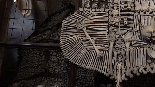 Костница К 1500 году костей накопилось огромное количество Считается, что именно в тот период появ смотреть онлайн