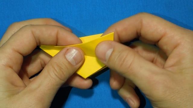 Как сделать игрушку на ёлку из бумаги. Новогоднее украшение смотреть онлайн