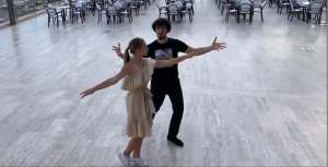 Девушка Танцует Красиво В Отеле Лезгинка 2023 Салам Алейкум ALISHKA Чеченская Песня Alva Donna