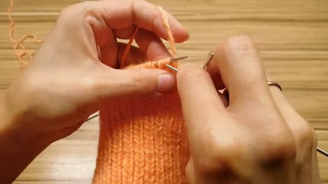 Красивая и простая шапка на круговых спицах