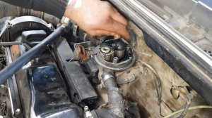 Снимаем дроссельную заслонку и датчик малого хода на volkswagen vento 1.8 #Carcomauto #volkswagen