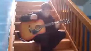 Дворовые песни под гитару душевно спел)))