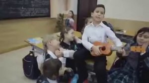 Как красиво поет мальчик 😮😮