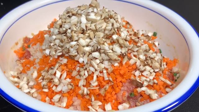 年夜飯的餐桌上第一道菜「蓮藕丸子」，寓意著團團圓圓，鮮香美味【阿朝哥美食 】#年夜飯 #蓮藕丸子 #蓮藕