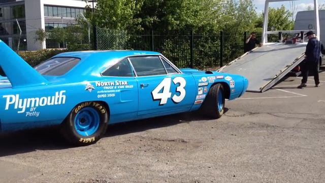 1970 Plymouth Superbird (Petty Replica) - MOPAR's at Brooklands - 26.5.2013 смотреть онлайн