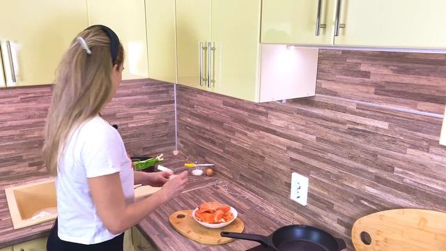 Очень вкусный Рыбный пирог из слоеного теста быстрого приготовления (Рецепт пирога с форелью) смотреть онлайн