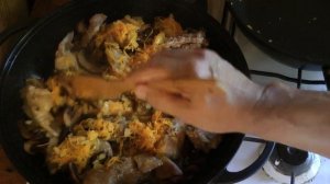 Кролик тушеный с грибами и картофелем