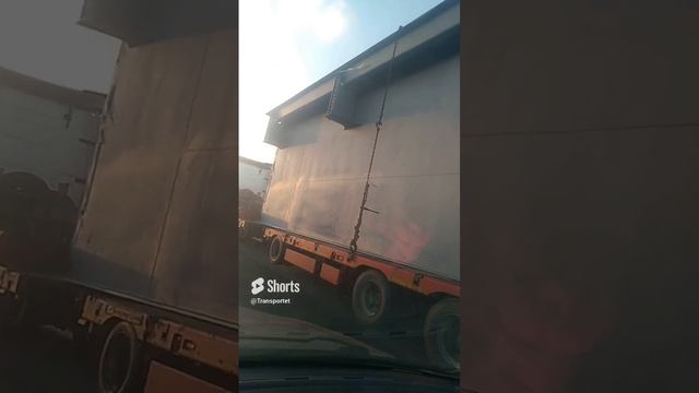 Трал везет по КАДу какую ту стену #shorts #трал #полуприцепы