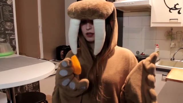 Моржонок сюсюкает КИТАЙСКУЮ ХОХЛАТУЮ смотреть онлайн