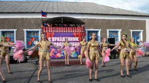 танец группы поддержки
