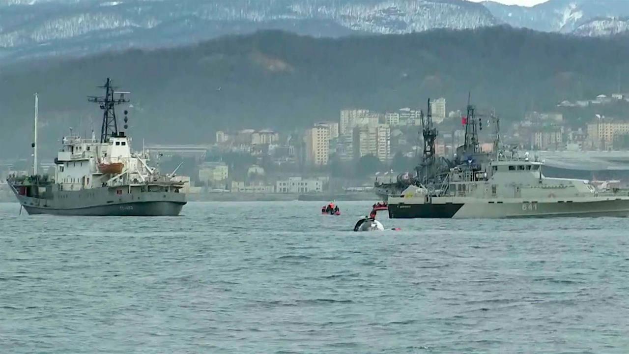В Сочи прибыло многофункциональное судно "Спасател..." для обследования дна в районе крушения Ту-154